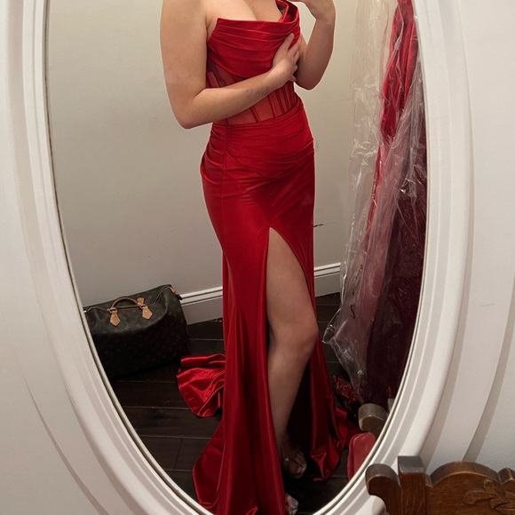 Size 6 Sherri Hill Red Prom Dress (can fit like a 2/4) - Picture 8 of 8